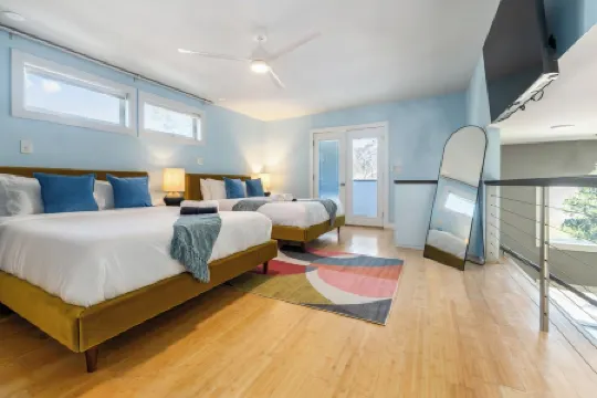 Sleeps 18 - Heated Pool-Pickleball-Hot Tub-Gym-Sauna