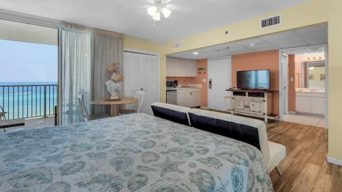 Beautiful Studio, Gulf-Front, Gated Community, Large Lagoon Pool