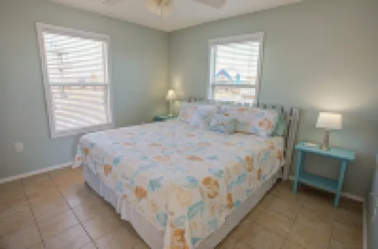 Seaclusion Beach View Cottage, Pet Friendly