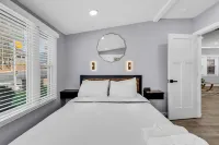Spacious House in Charlotte - Bungalows