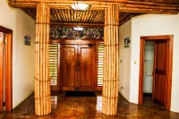 Sunshine Lodge: Your Home Away from Home Hotels in Falmouth