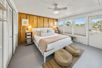 Southern Colour, A Stylish Coastal Beach Retreat Across From the Beach!