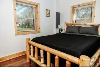 Cozy Cabin on the Creek with Hot Tub!