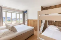 West Bay Hotels in Ньюпорт