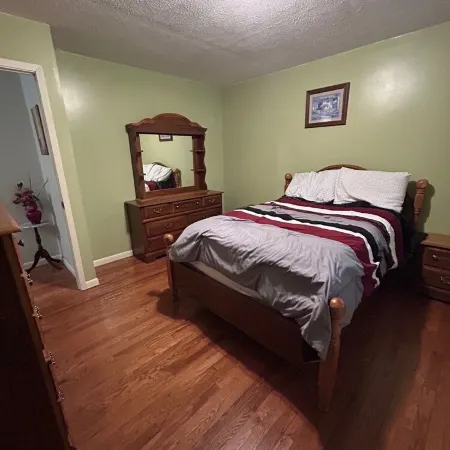Charming 3-bedroom house in Mountain City beautiful big coy pond in backyard