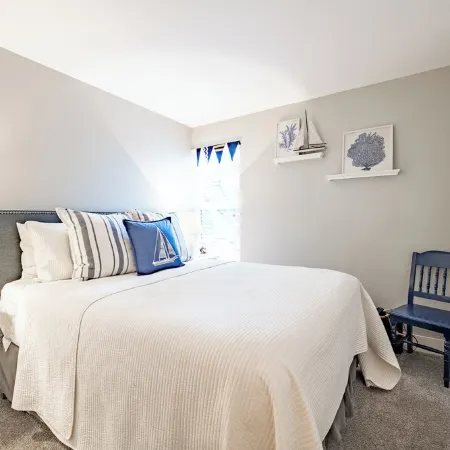 The Beach Retreat-Stylish 2-bedroom view condo in Birch Bay