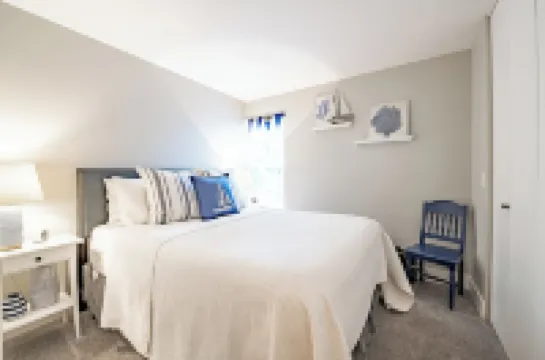 The Beach Retreat-Stylish 2-bedroom view condo in Birch Bay