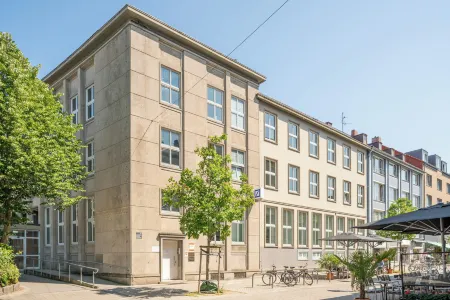 Bright Hildesheim Angoulemeplatz Отели рядом с достопримечательностью «Old Inn»