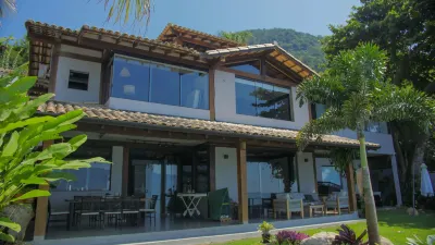 Casa Pé na Areia em Frente à Ilhabela Hôtels à : São Sebastião