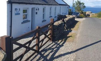 Beautiful 2-Bed Semi Rural Cottage Enclosed Garden