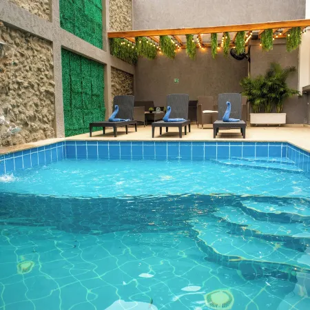 Hotel El Marqués de Manga Отели рядом с достопримечательностью «Манга»