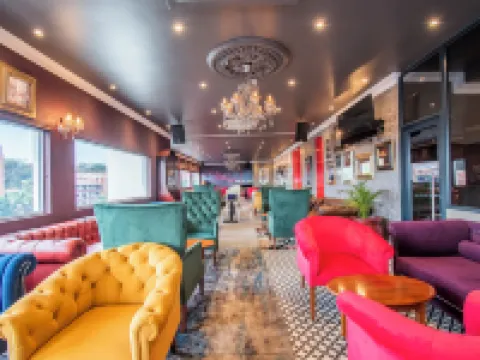 エマコシニホテルオンイースト ベレアのホテル