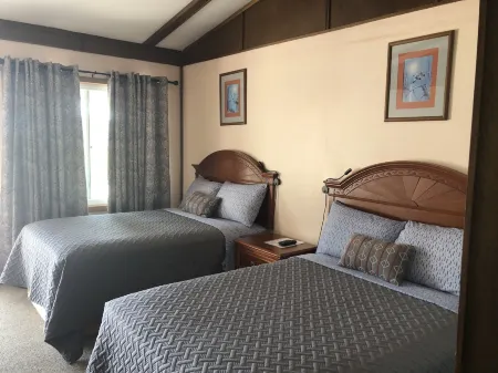 Edge of the Woods Motel Отели в г. Клирфилд