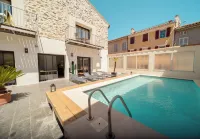 Une Histoire de Famille Hotels in Collobrières