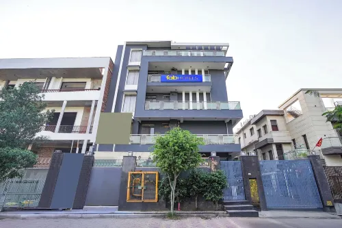 FabHotel Novis Stayz