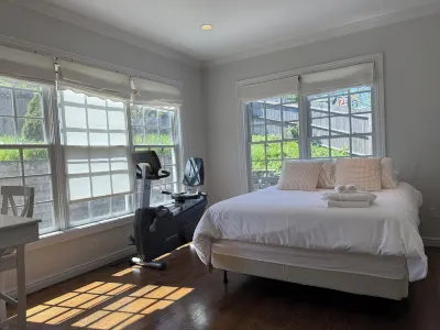 Spacious 6 Bedroom 4.5 Bath House in Charming Marblehead & Close to the Ocean