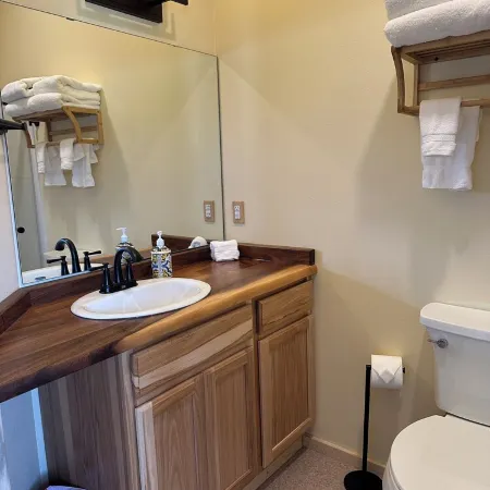 GLACIER SUITE, BEACH WALK INN, UPPER LEVEL UNITFEATURING HOMER'S FANTASTIC VIEW