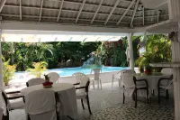 Little Savoy Guest House - С бассейном