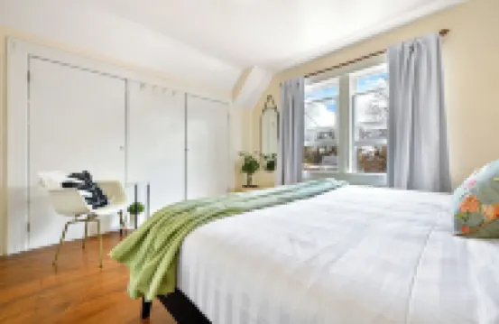 Pikes Peak Views + Hot Tub + Downtown in 2 Minutes