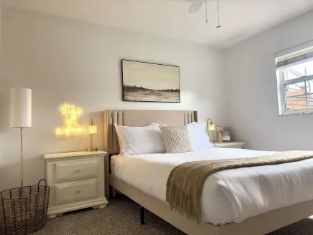 Cozy 2/1 Close to Theme Parks!