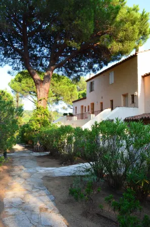 Apartment with pool, 300m beaches Tahiti, Moorea, Ramatuelle, St-Tropez. Отели рядом с достопримечательностью «Pampelonne Beach»