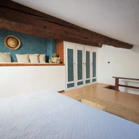 Rare Cassis duplex apartment, 5 minutes from the beach and port on foot