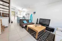 Enjoy beachside vibes at beautiful Henley Beach! Hotels in Henley Beach