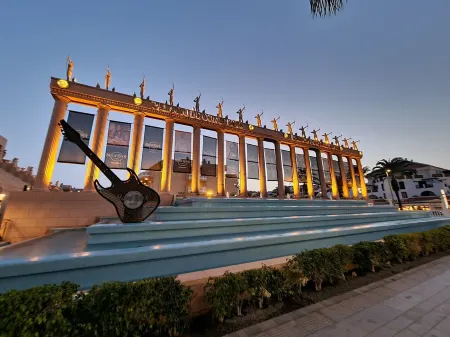 Exclusive apartment with breathtaking sea view, only 100m to the sea,heated pool