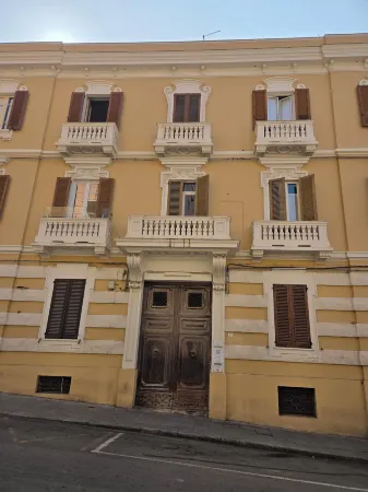 Guest House 73 Отели рядом с достопримечательностью «Cagliari International Container Terminal CICT»