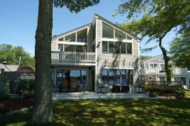 Beautiful lakefront vacation property in Mashpee