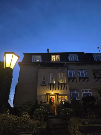 First floor apartment in a sandstone house (villa) with beautiful garden. Отели в г. Майен-Кобленц