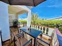 Beautiful bungalow near beach and amenities with 3 bedrooms & large pool -  Casas de vacaciones