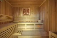 Charming Villa with Large Heated Pool, 2 Tennis Courts, Jaccuzzi Hotels in Butkovici