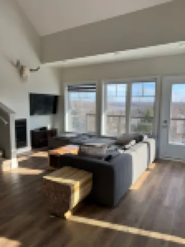 Lake view lux condo beside Deerhurst/ski/golf/lake