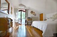 Villa in a fairytale little wood Biblioteca 'Duilio Santarini'附近的飯店
