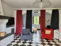 Vacation home with pool Hotels in Beaucaire