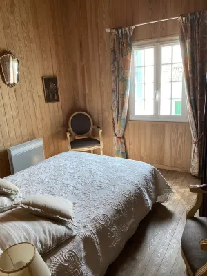 Maison Ile de Ré à 600 Mètres de la Plage et en Bordure D'un par Ornithologique Отели рядом с достопримечательностью «The Lighthouse of L'ile de Re»