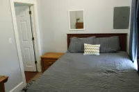 NEWLY UPDATED in 2024! 3 bedroom 1 bath beach house. 8 minutes to Cedar Point! Hoteles cerca de Zoom Flume