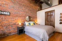 BestLocation|Romantic|ViewBridgeFromBed|Couples|Pets|Photo backdrop|Nightlife!!!