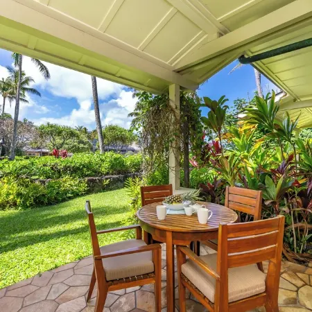 Romantic Honeymoon Retreat • 1Br Villa for 4 •  Beach, Pool, Hot Tub & Lanai