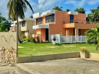 Tropical Beach Oasis: 2 Private Villas, 16+ Guests!