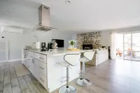 Seattle Spacious Modern Comforts Hotels in White Center