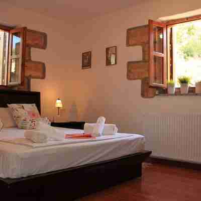 Vista Avia Villa (Traditional Stone Villa with Pool and Amazing View) Rooms