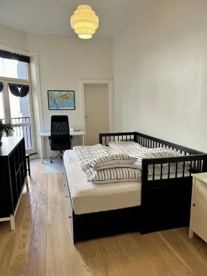 Classical 3 bedroom, 2 bath, minutes walk from Royal Palace, Shopping & Downtown