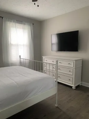 Cozy Downtown Retreat Near LakePoint Sports Center