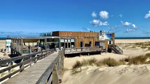 Detached 6 persons vacation home by the sea 2 minutes walk from the beach in Zeeland