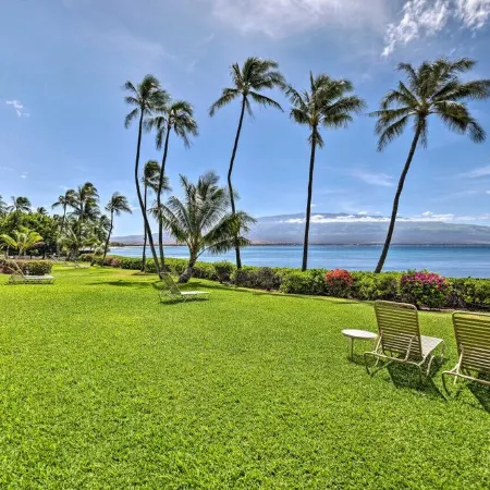 Stunning Fully remodeled Direct Oceanfront on the beach, AC, pool, spa