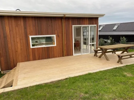 Raglan Retreat With Water Views Отели в г. Раглан