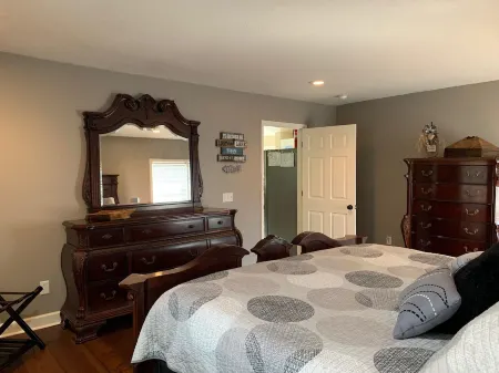 Sunset House on Lake Guntersville: Fishermen & Cozy Family Paradise!