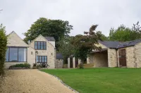 Lovely Cotswolds  farm house on an award winning vineyard with stunning views Hotels in 